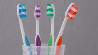 Diş fırçası için kritik uyarı! Ne zaman değiştirilmeli?