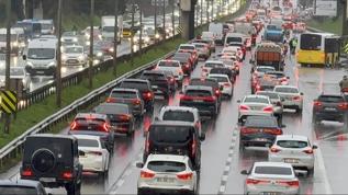 İstanbul'da her yer kırmızı! Trafik yoğunluğu zirveyi gördü