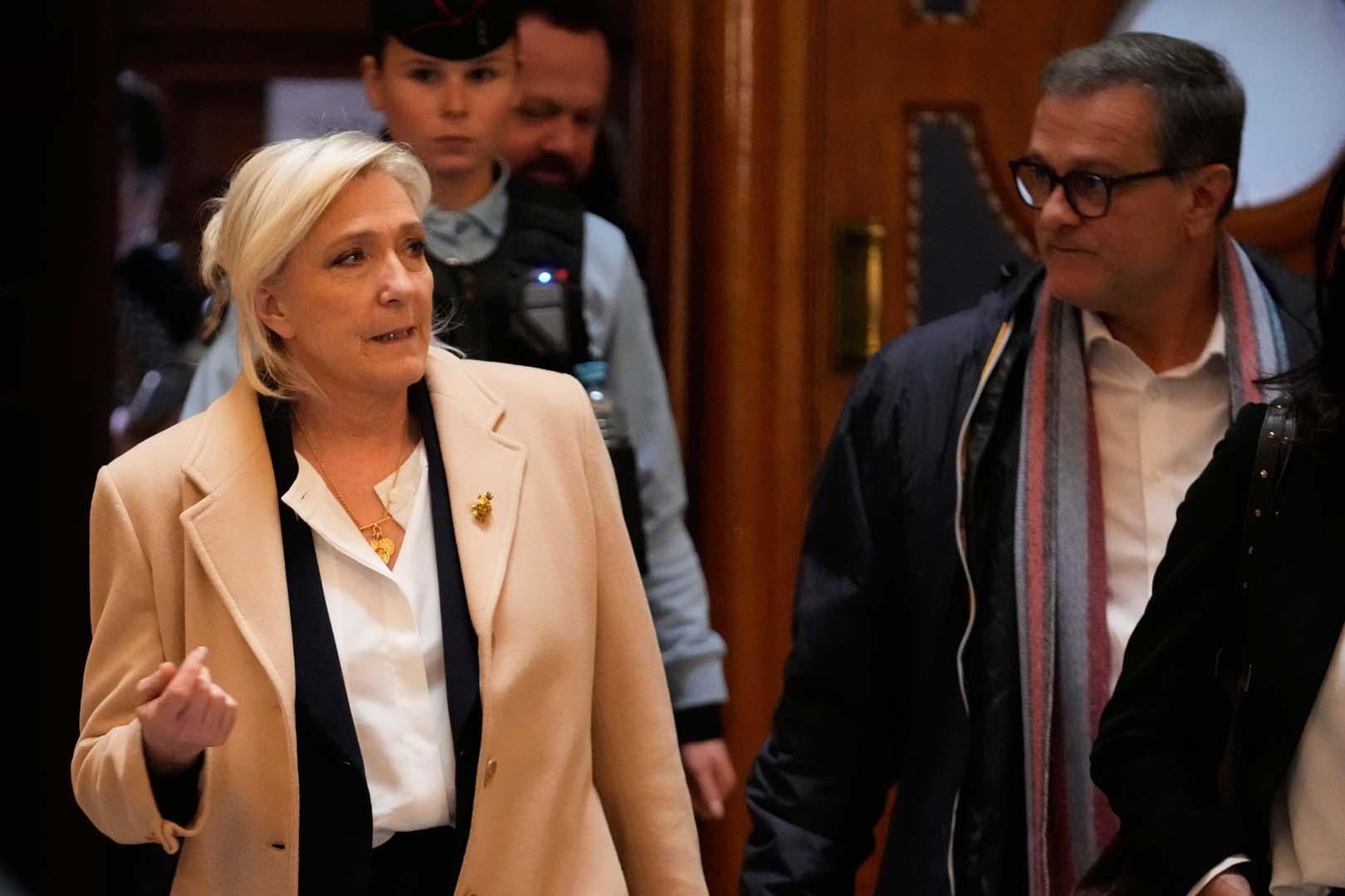 Marine Le Pen'in Paris'teki elektronik bilezik kararı 2027 seçimlerini gölgeledi