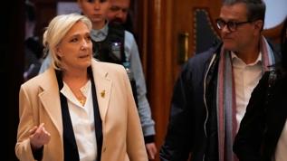 Marine Le Pen'in Paris'teki elektronik bilezik kararı 2027 seçimlerini gölgeledi