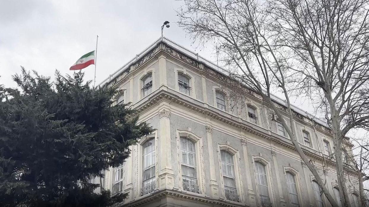 40 gün ulusal yas ilan edildi... Bayraklar yarıya indirildi