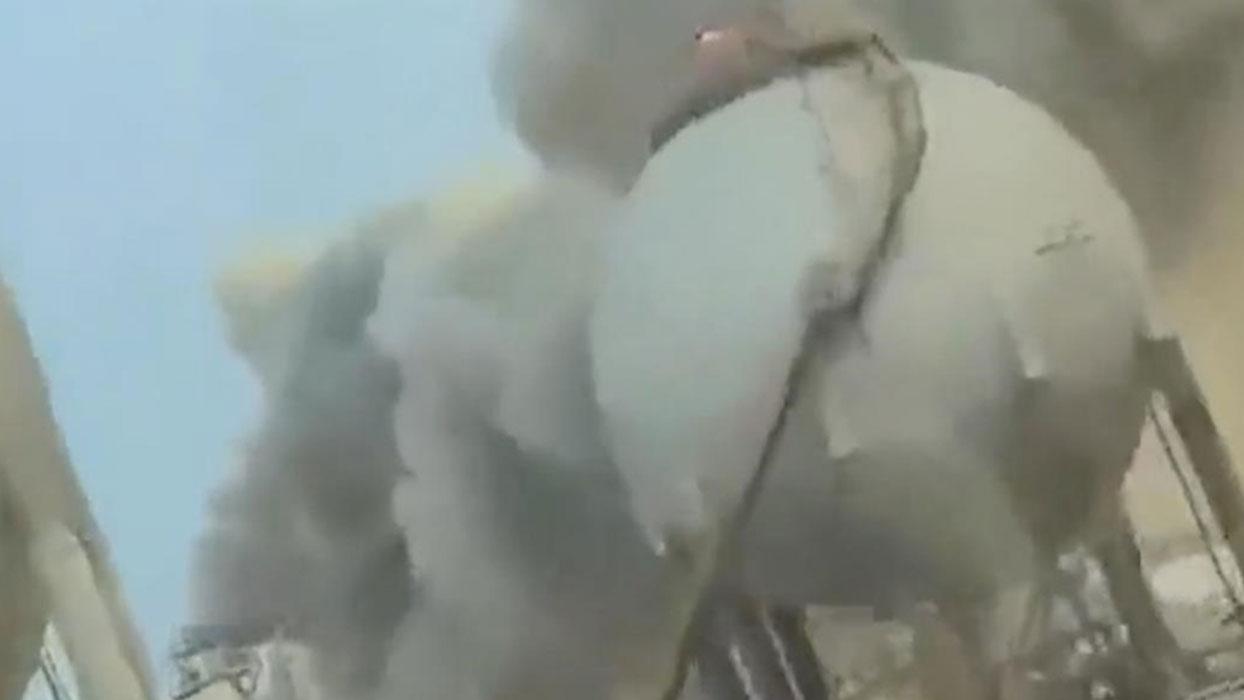 Suudi Arabistan'daki Aramco tesislerinde İHA saldırısı sonrası yangın çıktı! Yoğun dumanlar yükseldi