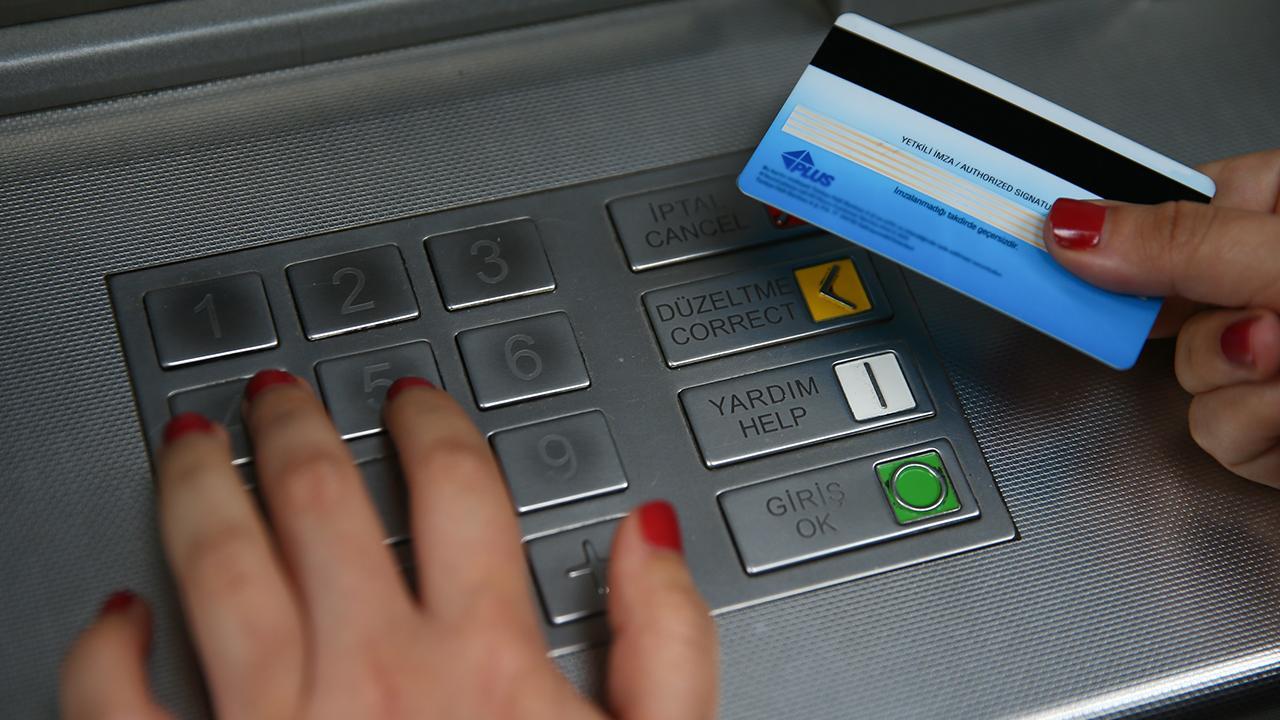 ATM'lerde yeni dönem resmen başladı! Para çekme işlemlerinde artık...