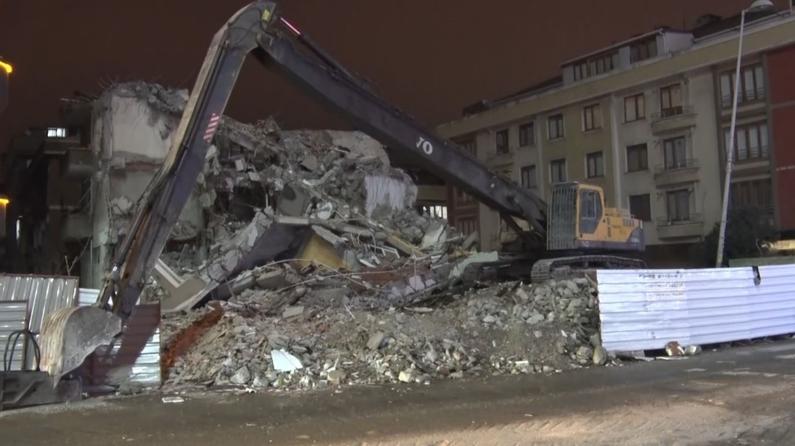 Kentsel dönüşüm yıkımı kontrolden çıktı: Vatandaşlar panikle kaçıştılar