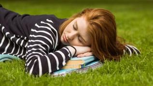 Uykusuzluk yaşayanlara gündüz uykusu uyarısı