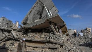 Katil İsrail ateşkesi ihlal ederek Gazze Şeridi'ni bombalamayı sürdürüyor