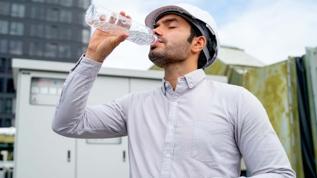 Yeterince su içmemek ruh hali ve odaklanmayı bozabilir