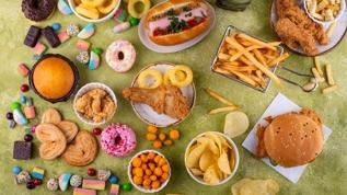 Stres ve yemek ilişkisi çözüldü! Beyin bizi zararlı yiyeceklere itiyor