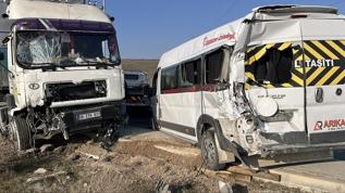 Eskişehir'de trafik kazası! 12 kişi yaralandı
