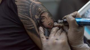 Dövme yaptıranlar dikkat! Bu nadir durum görme kaybına yol açabilir