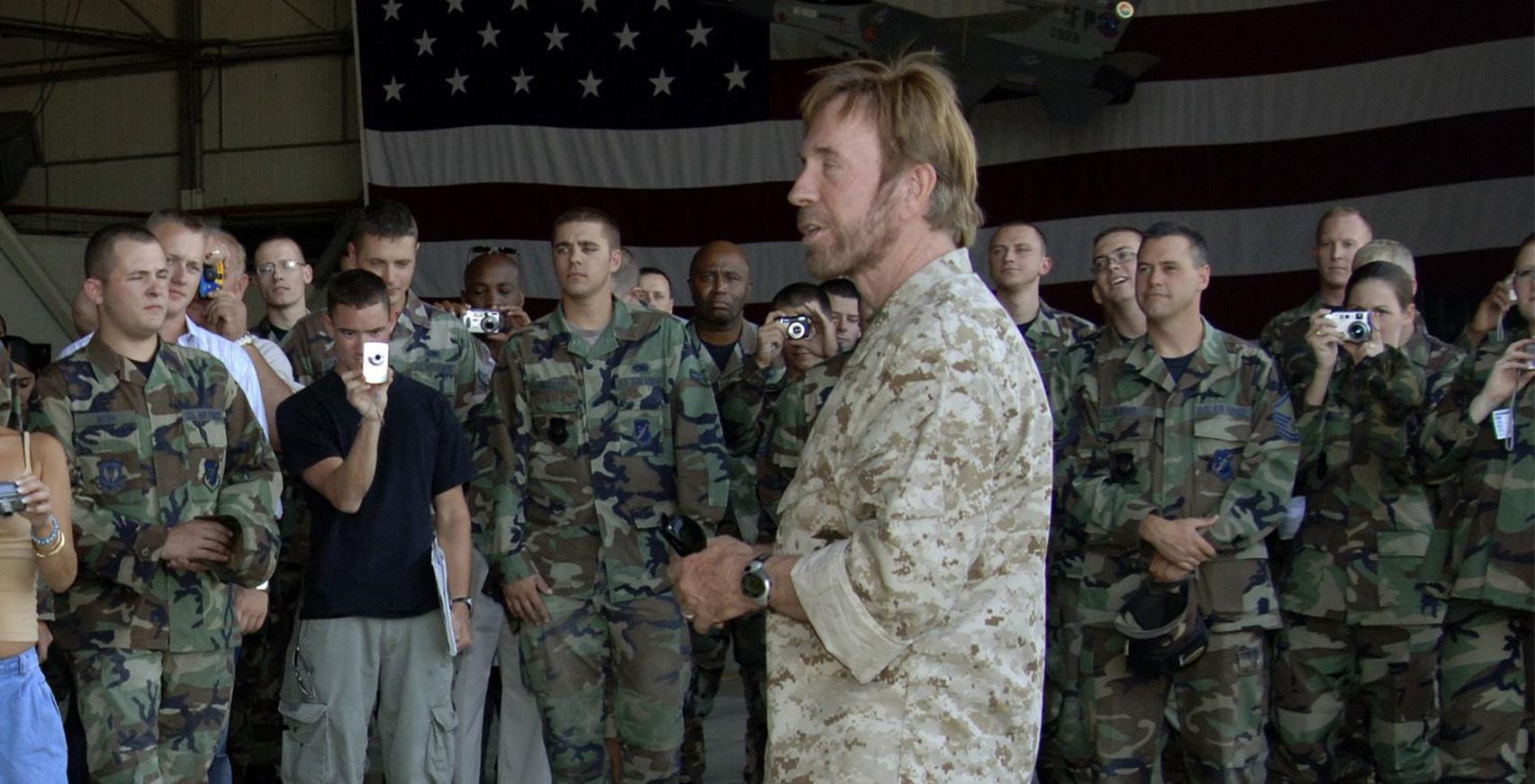 Chuck Norris Hawaii'de hastaneye kaldırıldı