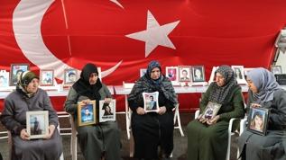 Diyarbakır anneleri bayramda da evlatlarının yolunu gözlüyor