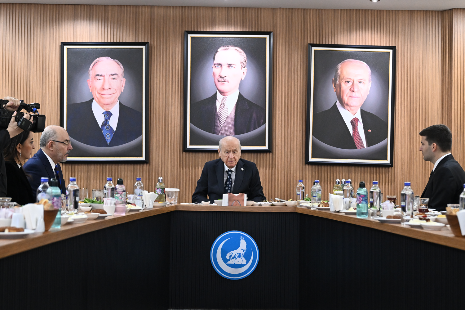 MHP Lideri Bahçeli'den Ülkü Ocakları'na bayram ziyareti