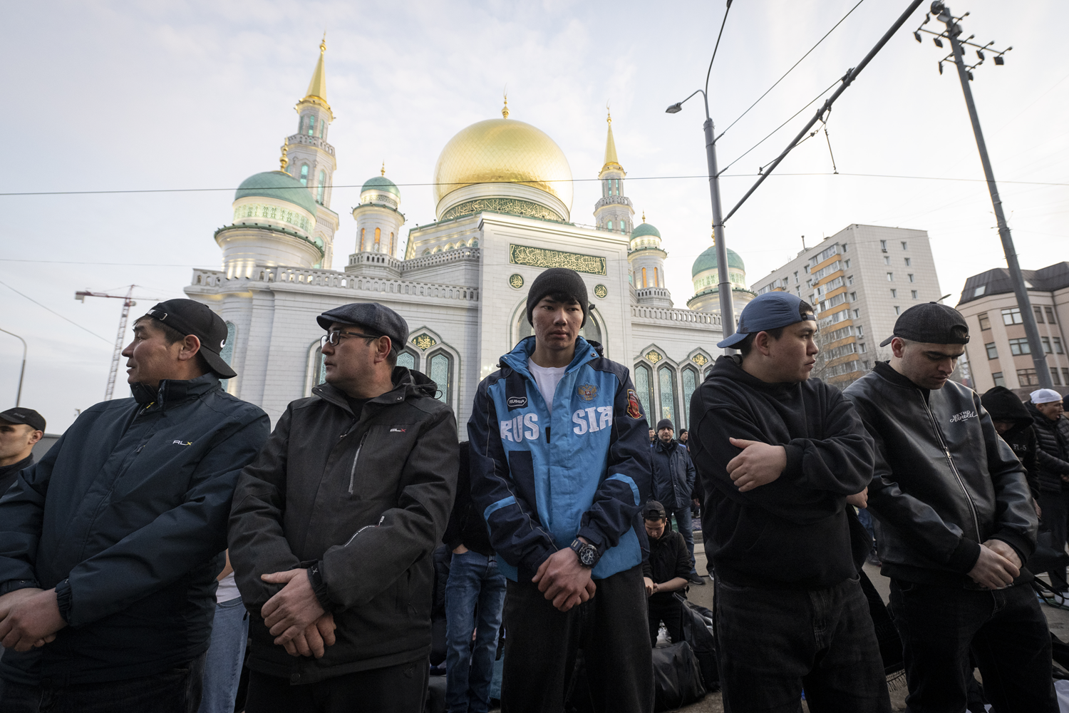 Moskova'da Müslümanlar Bayram Namazı için Camileri doldurdu