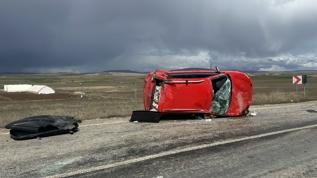 Çorum'da devrilen otomobildeki 3 kişi yaralandı