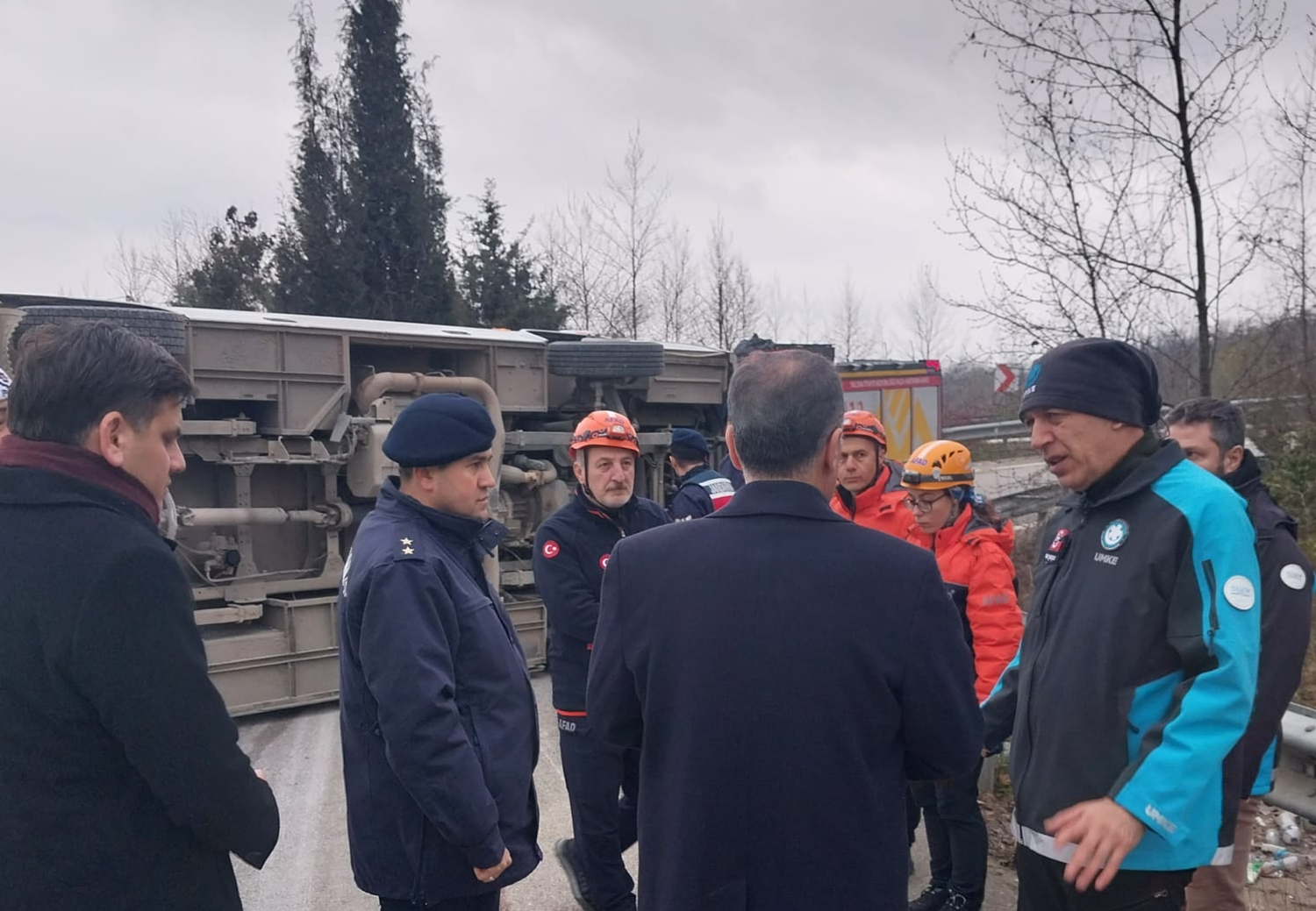 Yalova'da işçileri taşıyan servis midibüsü devrildi: 1 ölü, 20 yaralı