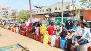 Hindistan akaryakıt kriziyle boğuşuyor