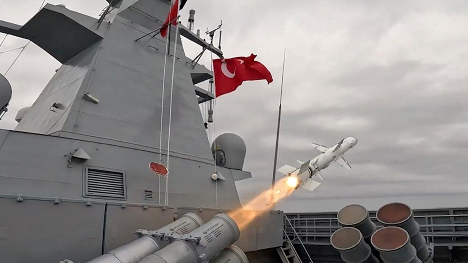 Atmaca Füzesi, TCG Burgazada gemisinden belirlenen hedefi tam isabetle vurdu