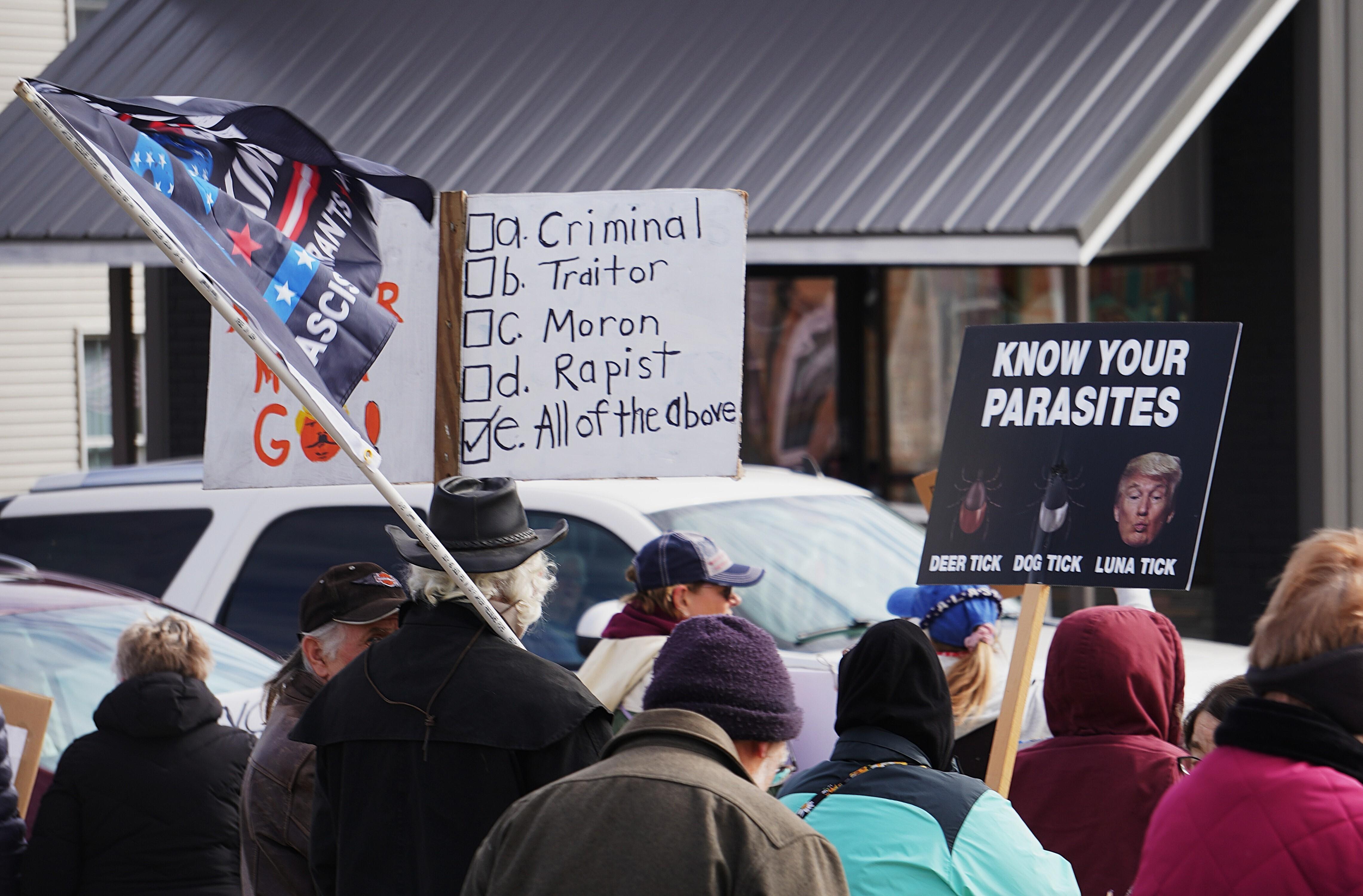 Milyonlarca ABD'li Trump'ı protesto etmek için toplandı: Krallara hayır