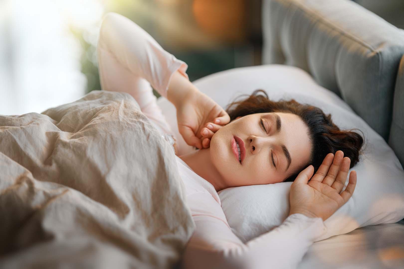 Uyku öncesi kitap mı televizyon mu? Beyninizin verdiği cevap şaşırtıyor