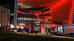 Kağıthane'de AVM'de korkutan yangın: Ekipler seferber oldu