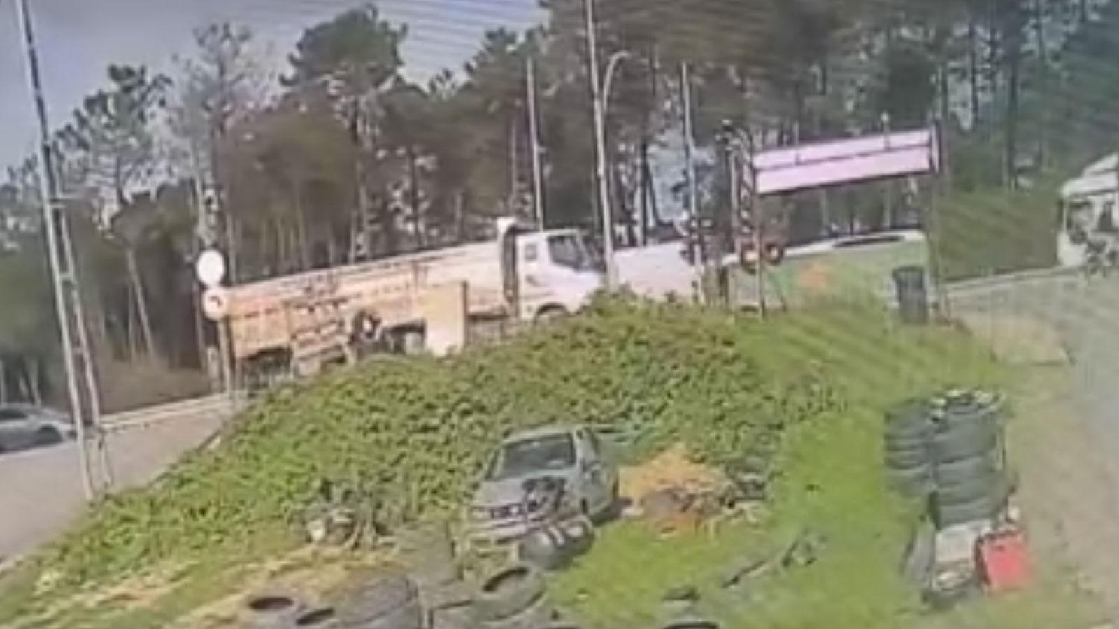 Arnavutköy'de hafriyat kamyonunun çarptığı kadın hayatını kaybetti