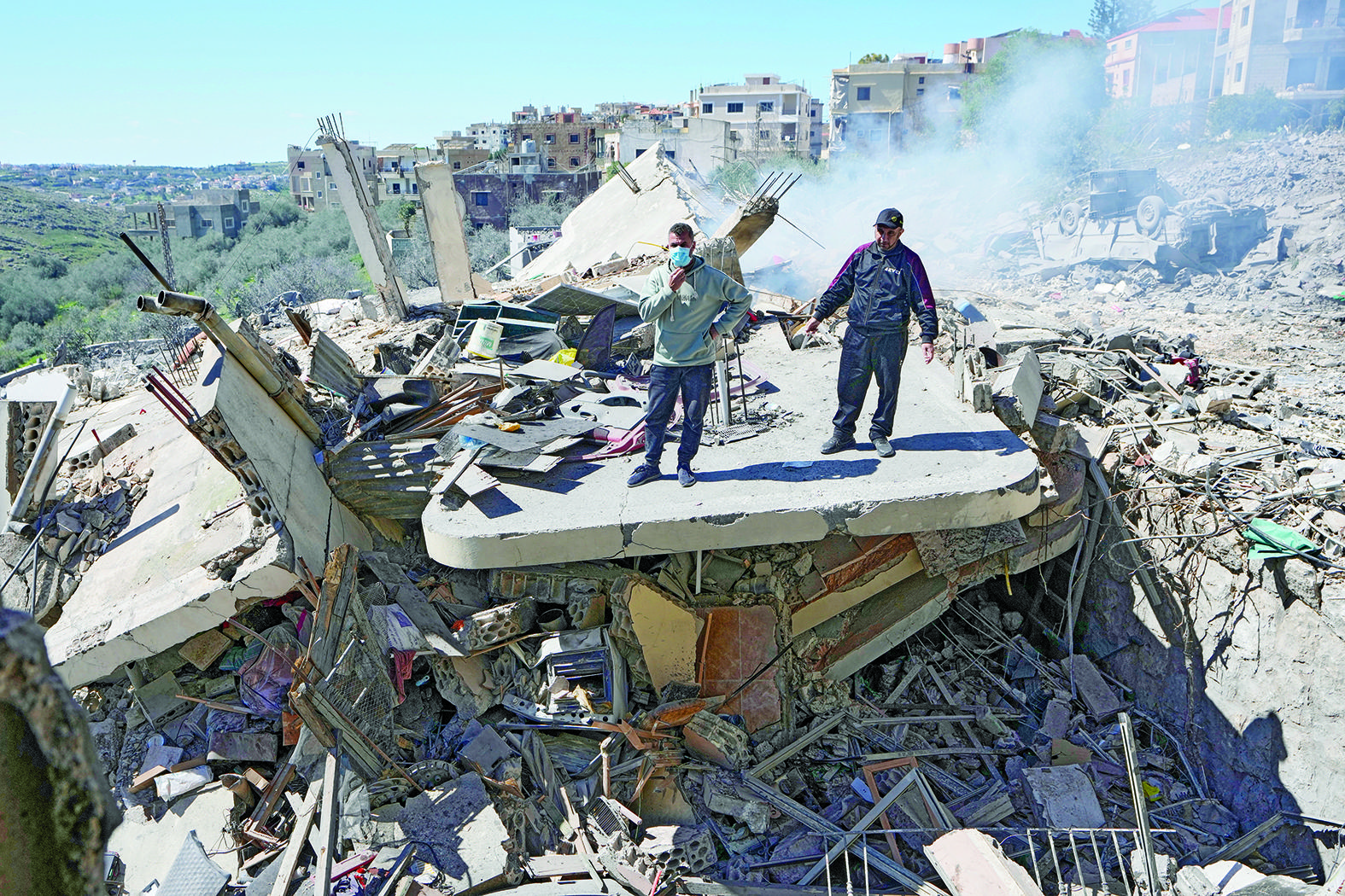 İsrail'in Lübnan'ın güneyinde bir motosiklete düzenlediği İHA saldırısında 2 kişi öldü