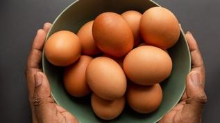 Taze yumurta soymada pratik yöntemler şaşırtıyor