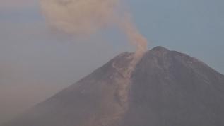 Endonezya'daki Semeru Yanardağı'nda 4 patlama meydana geldi