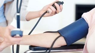 Evde kan basıncı ölçümü için uzmanlardan altın kurallar