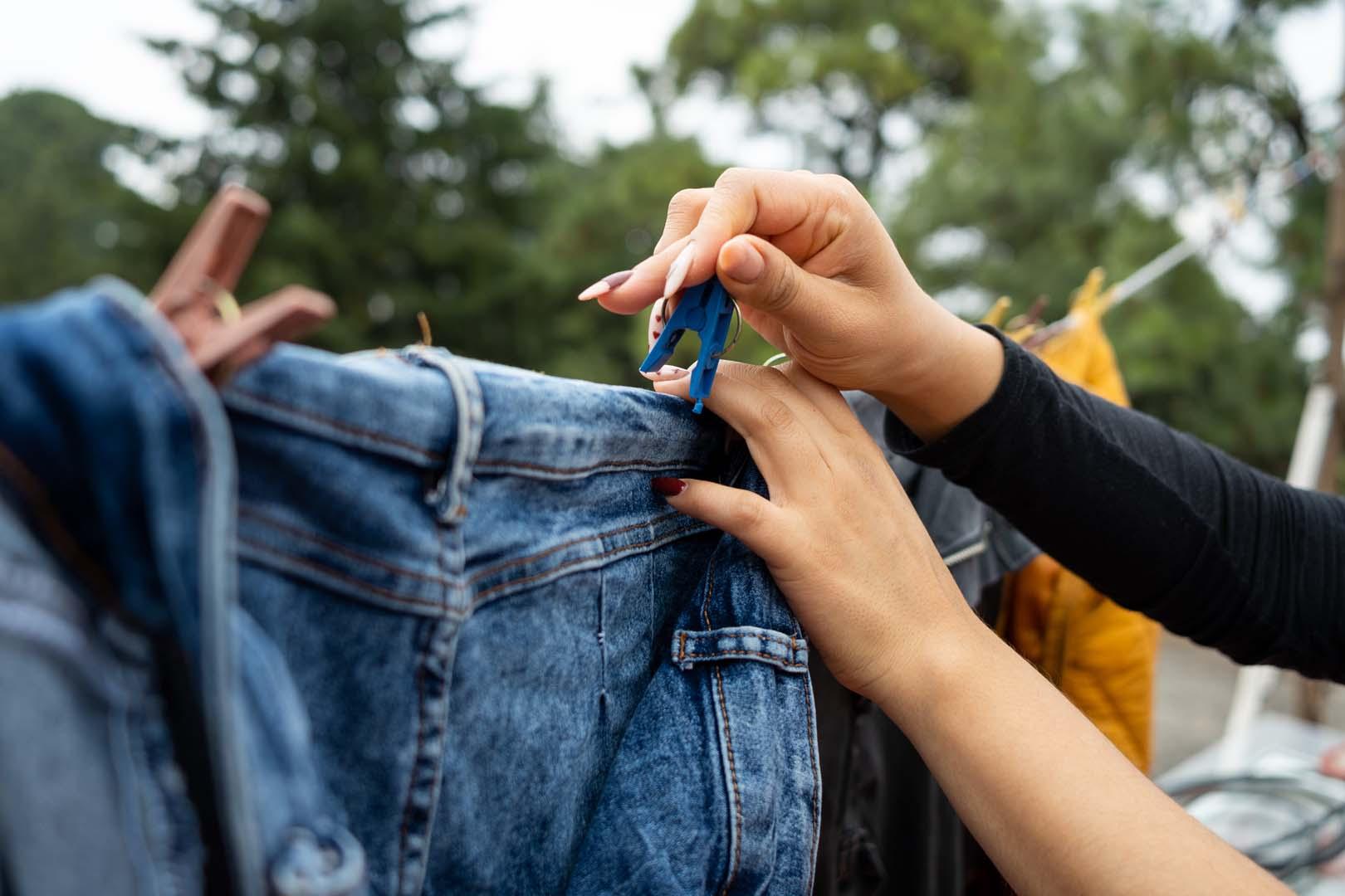 Jean pantolonlarınızı farkında olmadan mahvediyorsunuz? Bu hatayı hemen bırakın!