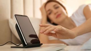 Uyandığınızda telefonunuza uzanmayın! Beyninizi kandırıyor