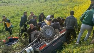 Altınözü ilçesinde tarım aracı devrildi: Sürücü hayatını kaybetti
