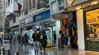 Gaziantep'te sağanak yağış su birikintileri oluşturdu, sürücüler zor anlar yaşadı