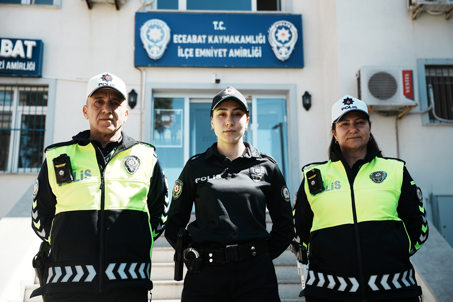 Trafik polisi anne – baba ile kızları aynı ilçede görev yapıyor