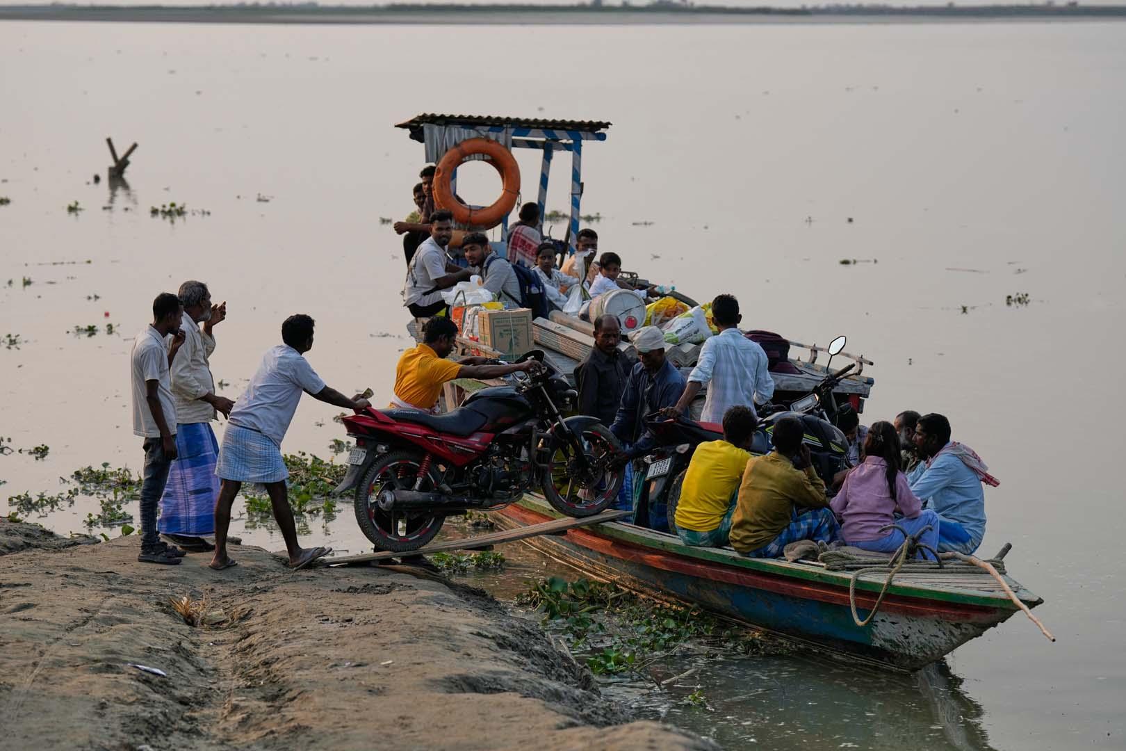 Hindistan'dan kaçakçılığa karşı doğa hamlesi! Sınırı yılan ve timsahlar koruyacak
