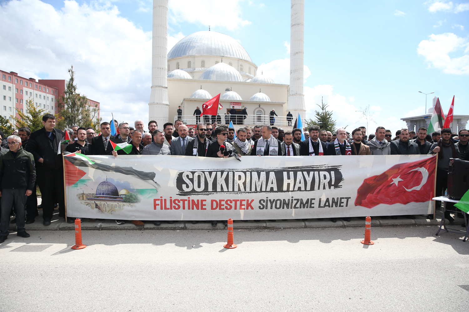 Adana, Mersin ve Hatay'da İsrail'in Filistinli esirlere yönelik "idam yasası" protesto edildi