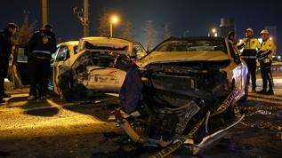 Emniyet şeridinde aracından inen sürücü hayatını kaybetti