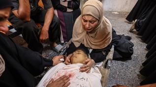 İran heyeti ölen çocukları andı