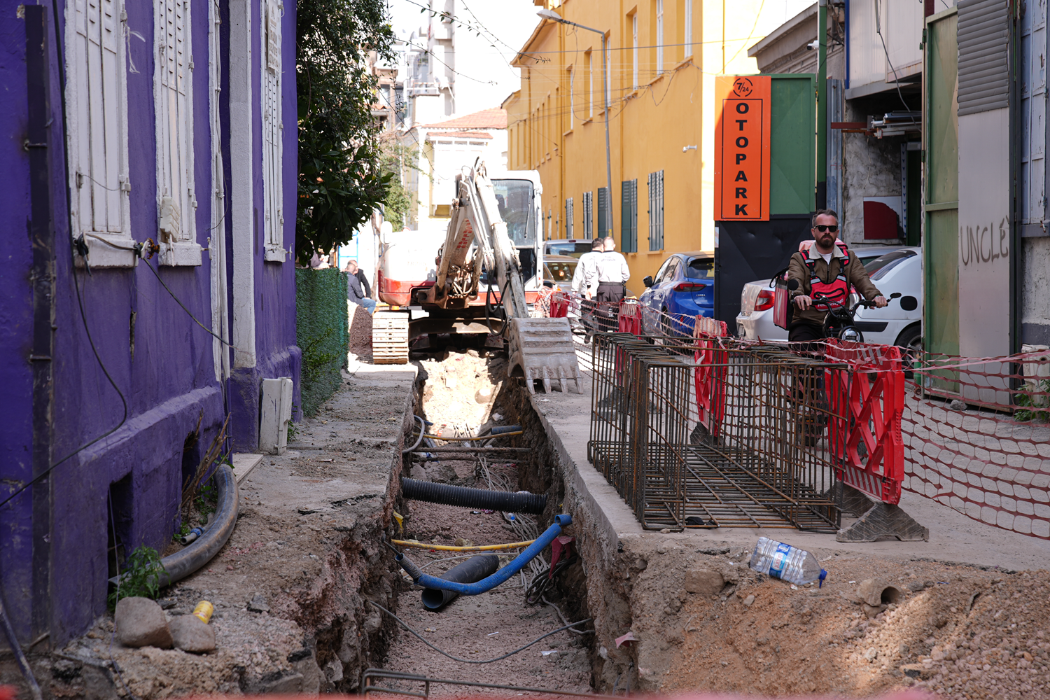 İzmirlinin çilesi bitmiyor! Esnafın ve bölgeye gelenlerin tepkisi büyüyor