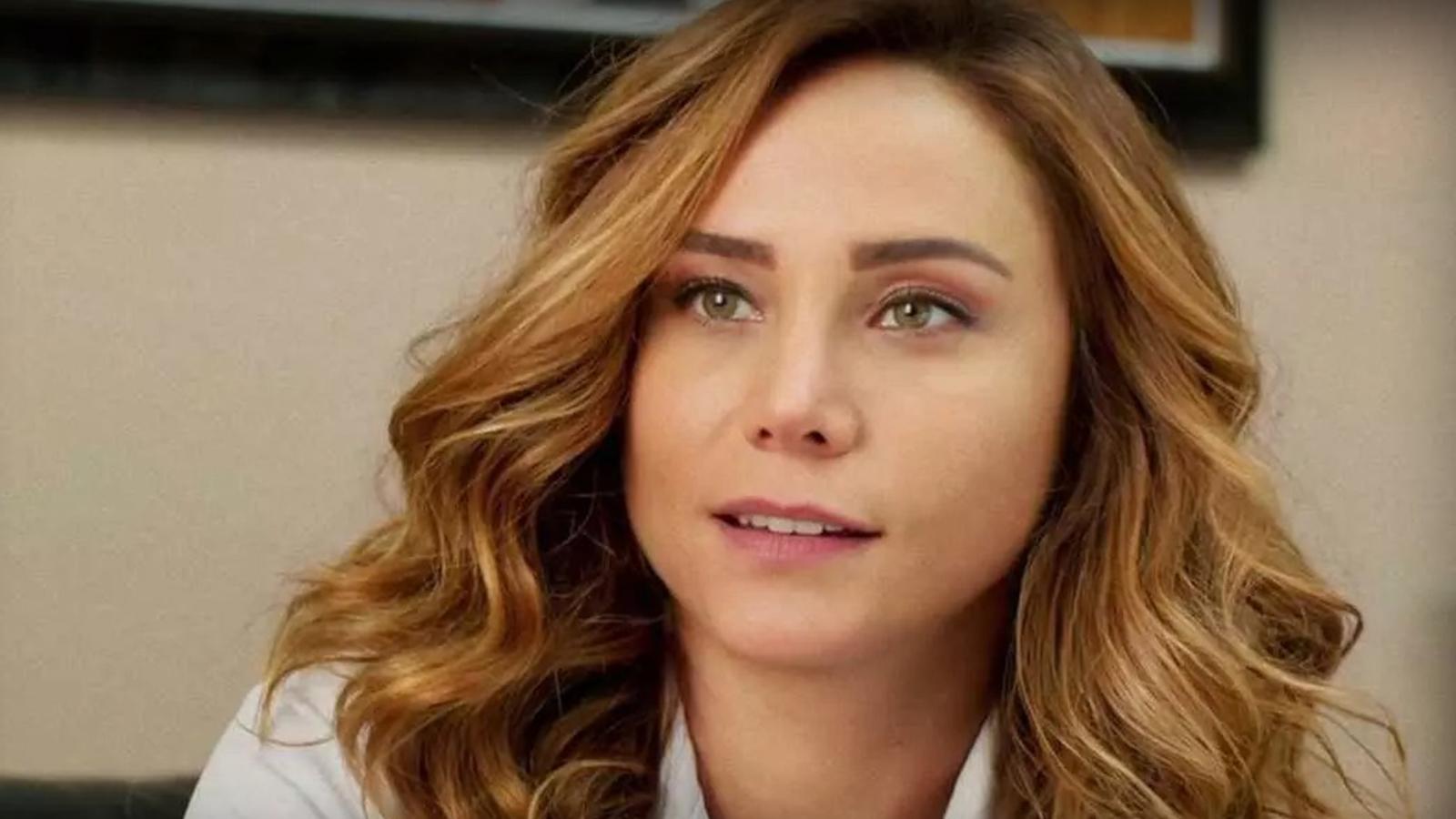 Bir dönemim çocuk yıldızıydı... Bakın Burçin Terzioğlu'nun ilk dizisi hangisiymiş!