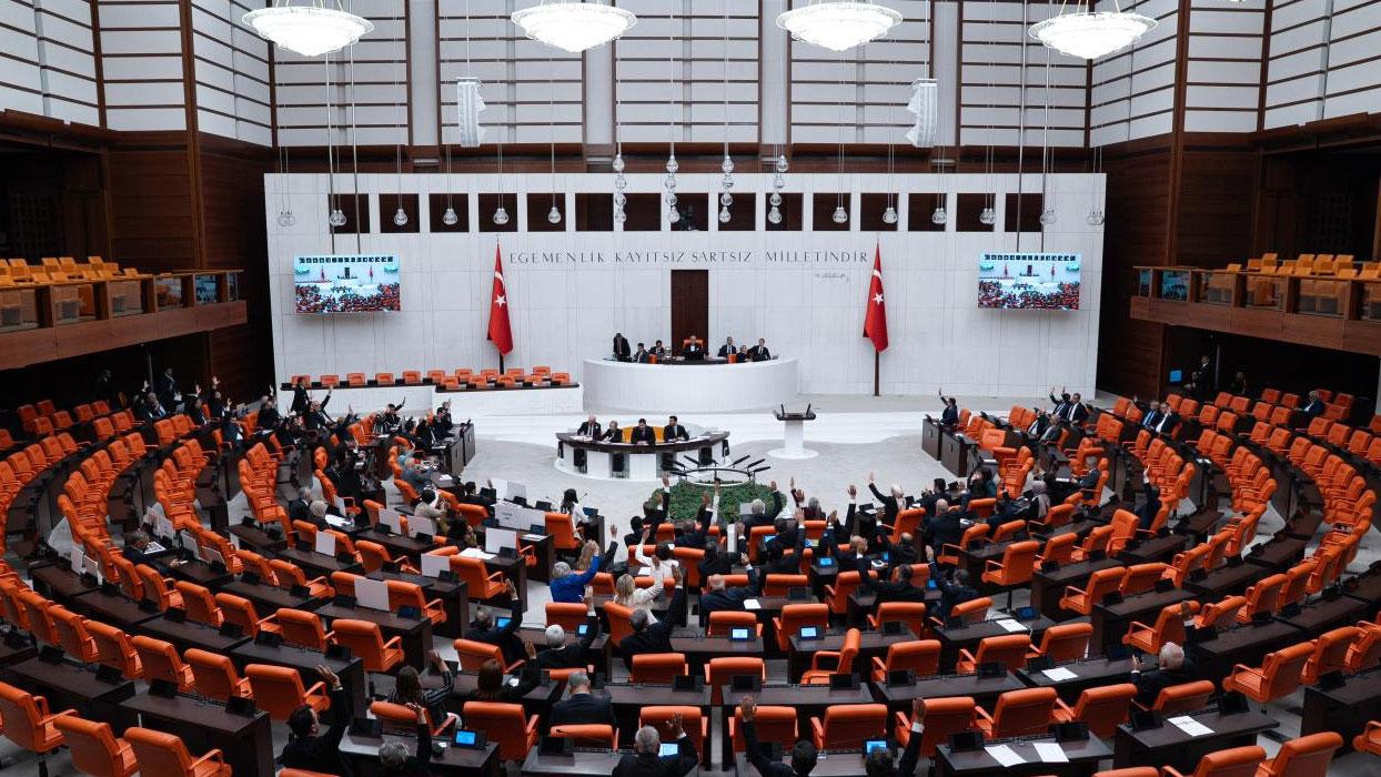 Meclis'te yoğun gündem: Doğum izni, sosyal medya kısıtlaması...