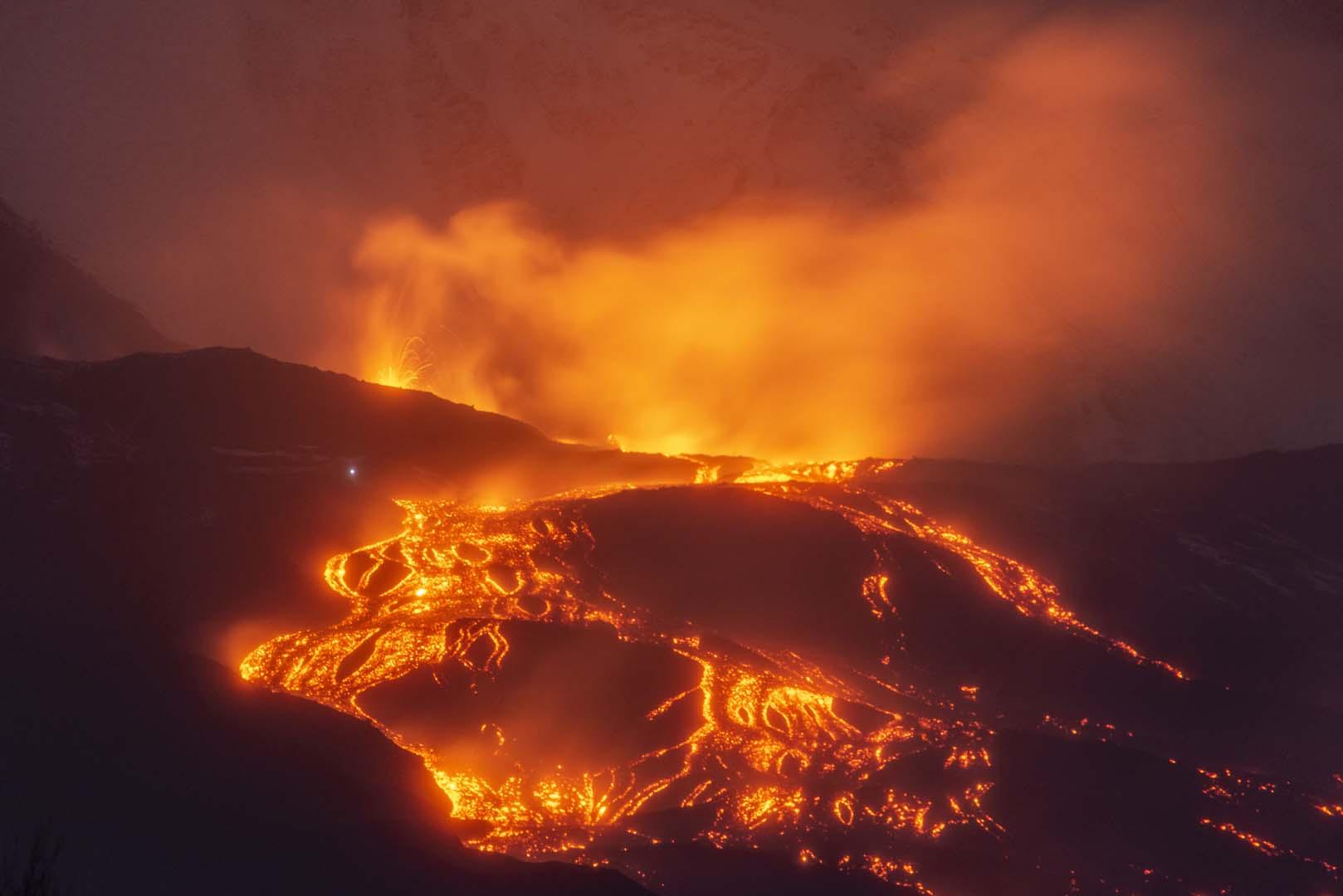 Etna Dağı'nda bilim dünyasını şaşırtan keşif! Yeni volkan türü mü ortaya çıktı?