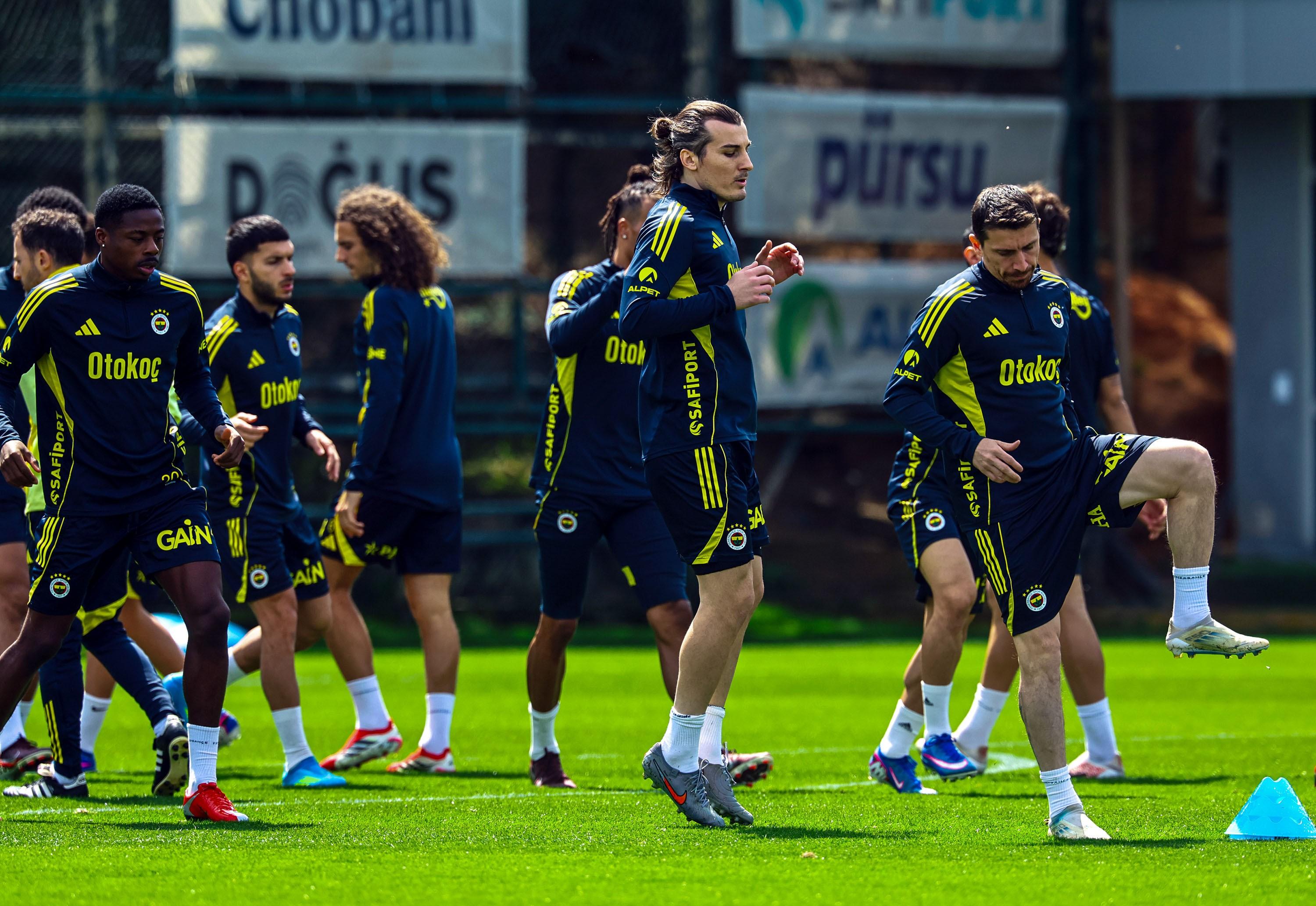 Fenerbahçe, Rizespor maçı hazırlıklarını antrenmanla sürdürdü