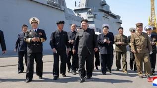 Kim Jong Un, 5 bin tonluk yeni savaş gemisinden 5 füze fırlattı