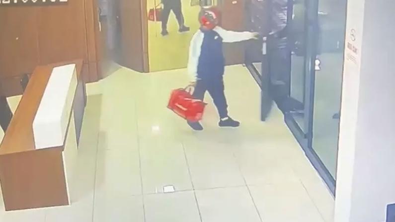 Kurye kılığında soygun yaptılar! Silahlı çete film gibi operasyonla enselendi