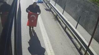 Otobüs şoförünün yoldaki Türk bayrağını yerden alması kamerada