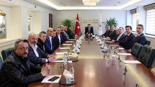 "İşçi kardeşlerimizin haklarını zamanında alabilecekleri bir istihdam sağlanmasının takipçisi olacağız"