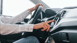 Neden yolda kaybolduğumuzda arabada radyoyu kısıyoruz?