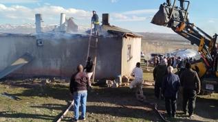 Van Özalp'taki ev yangını itfaiye tarafından söndürüldü